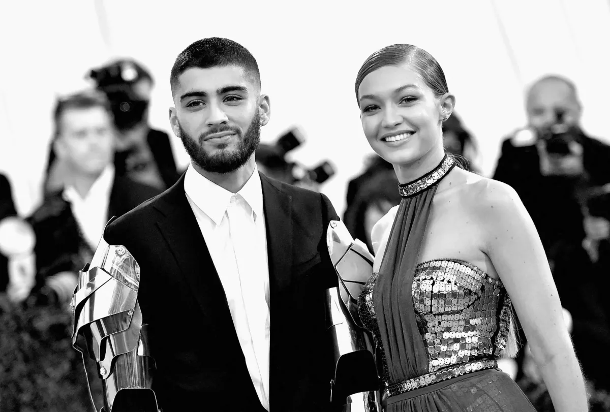 زين مالك وجيجي حديد في متحف متروبوليتان للفنون في مدينة نيويورك (Zayn Malik and Gigi Hadid at Metropolitan Museum of Art in New York City). مصدر الصورة: MIKE COPPOLA/GETTY IMAGES NORTH AMERICA/Getty Images via AFP