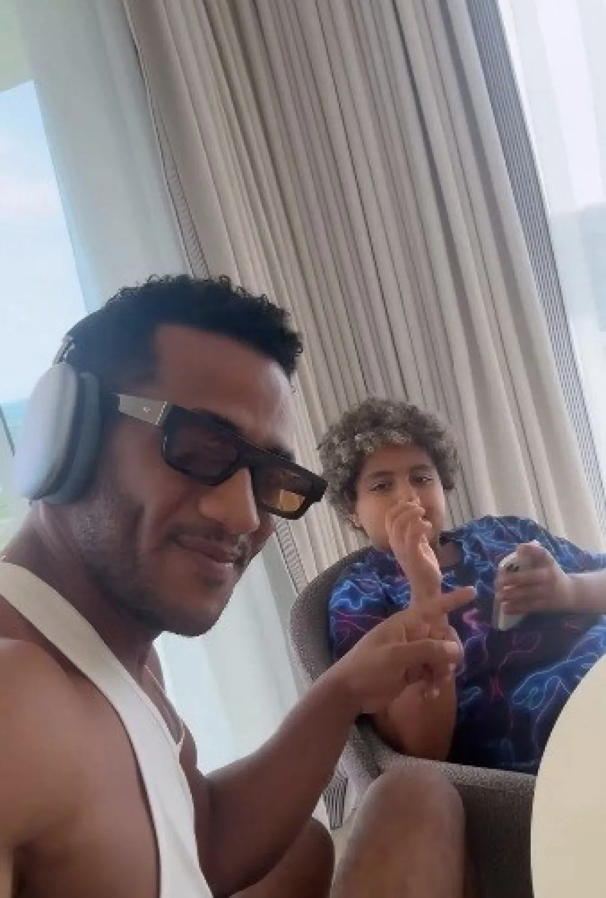 محمد رمضان مع نجله -الصورة لقطة شاشة من حساب محمد رمضان على إنستغرام