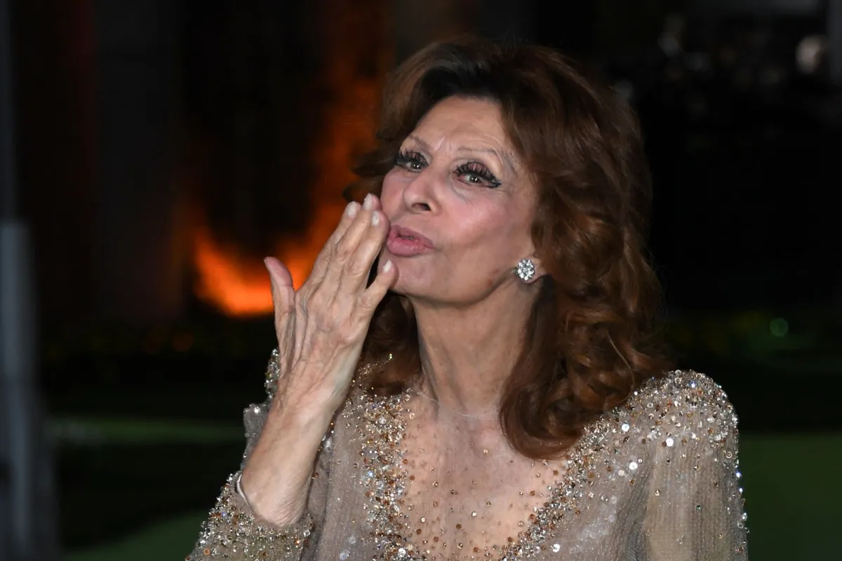 صوفيا لورين في لوس أنجلوس، كاليفورنيا (Sophia Loren in Los Angeles, California). مصدر الصورة: Valerie MACON / AFP