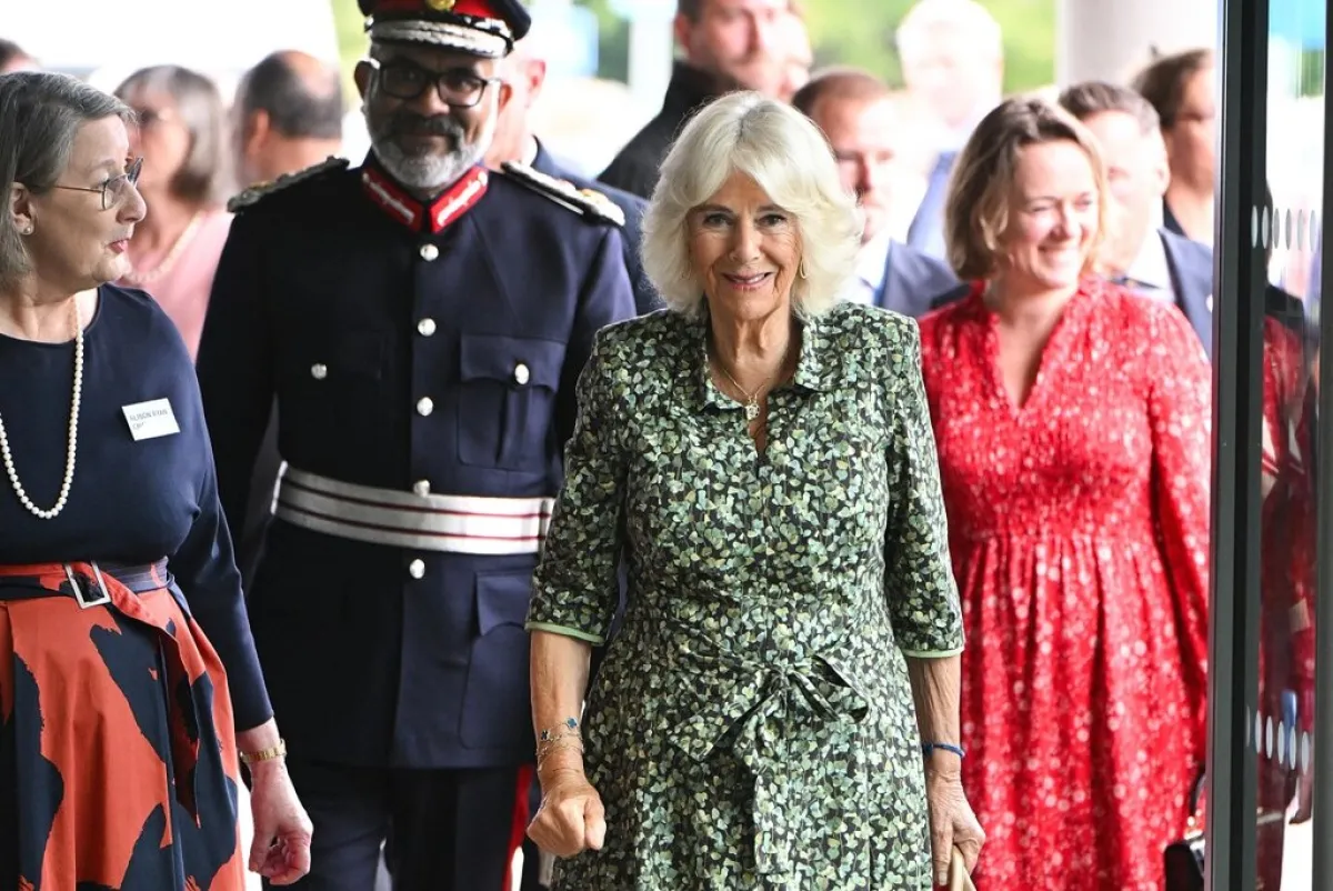  الملكة كاميلا Queen Camilla في مركز Dyson لمرضى السرطان (مصدر الصورة: JUSTIN TALLIS / POOL / AFP)