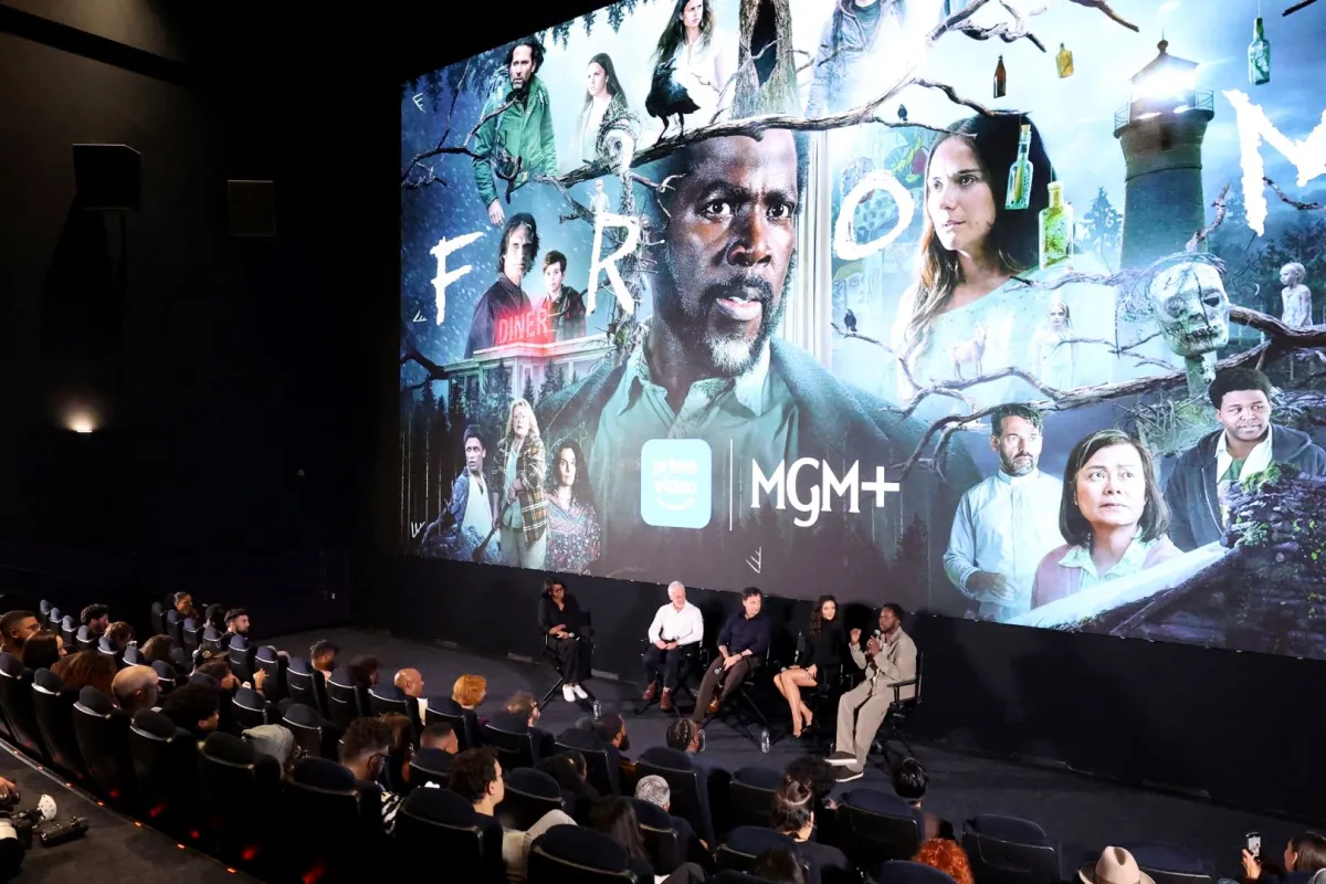 جاكلين كولي، جيف بينكنر، جون جريفين، كاتالينا ساندينو مورينو، هارولد بيرينو في استوديوهات كولفر في كولفر سيتي، كاليفورنيا (Jacqueline Coley, Jeff Pinkner, John Griffin, Catalina Sandino Moreno and Harold Perrineau at The Culver Studios in Culver City, California). مصدر الصورة: JC Olivera/Getty Images for MGM/AFP