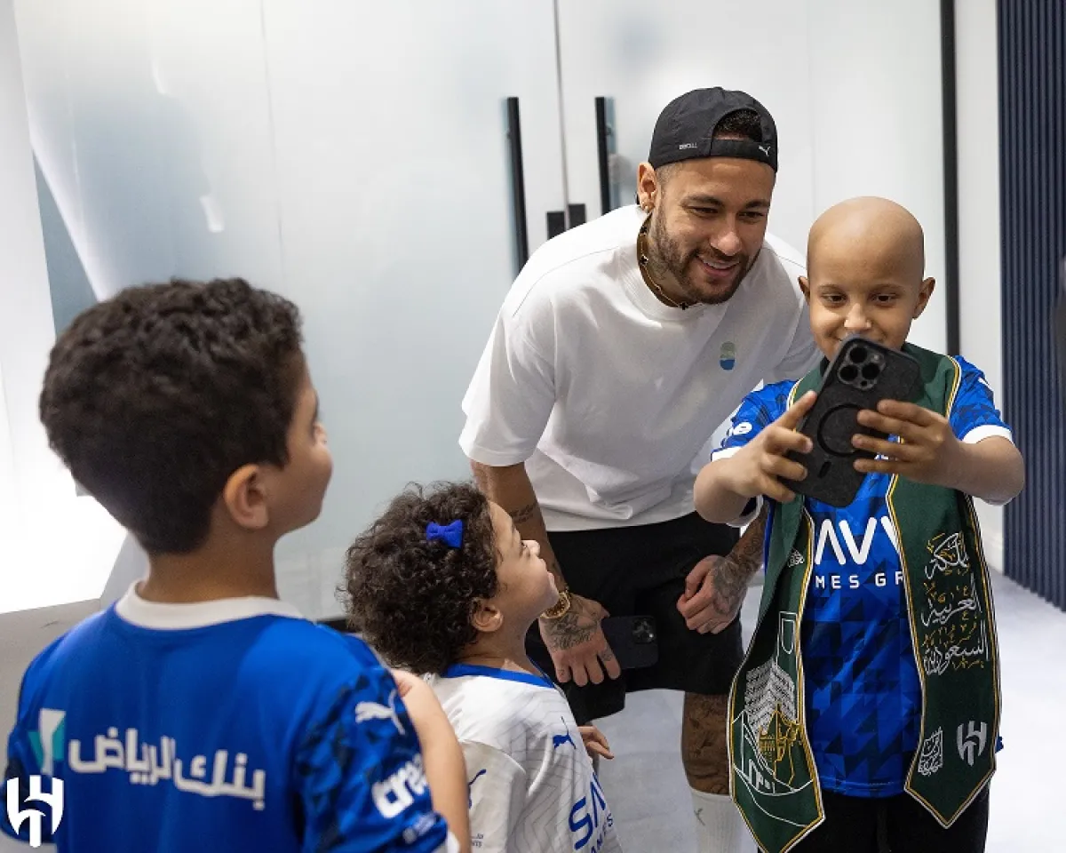 نيمار يدعم استضافة السعودية لكأس العالم  ويشارك في احتفالات اليوم الوطني 94 - الصورة من حساب الهلال السعودي على إكس