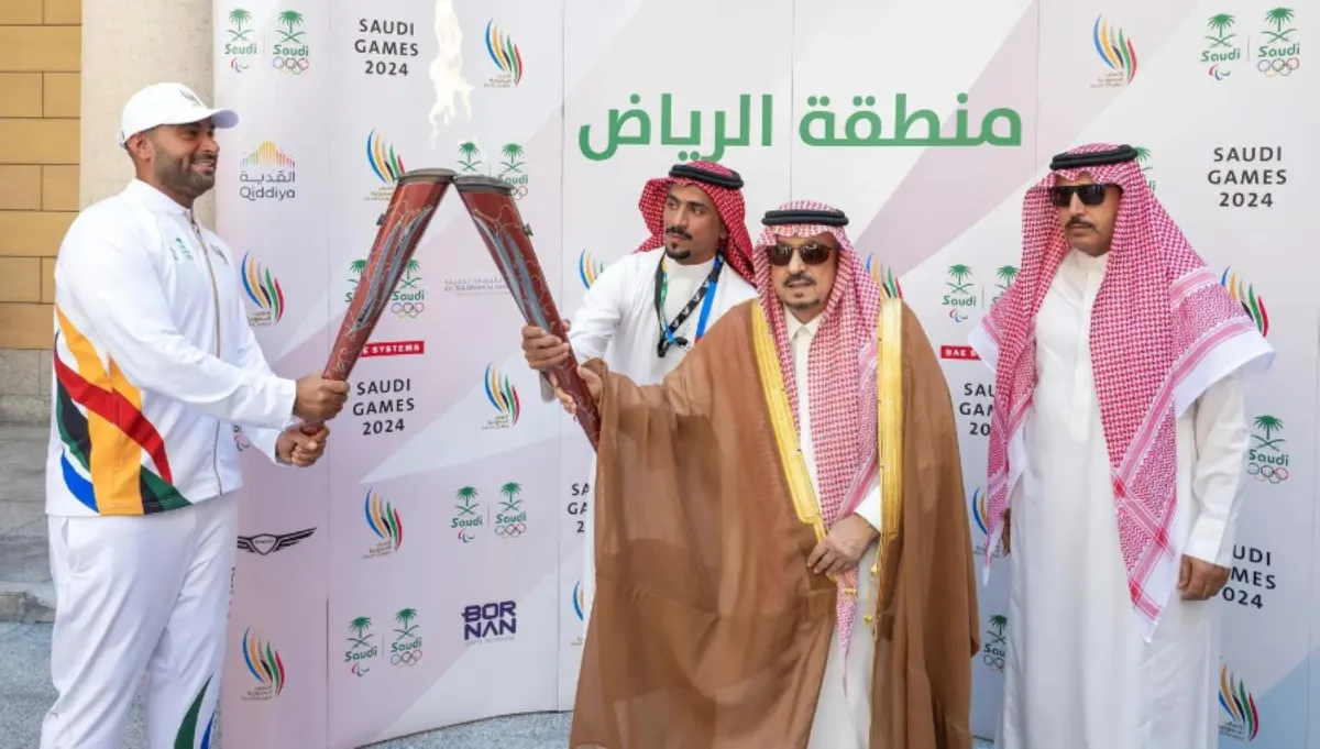 أمير منطقة الرياض يتسلم شعلة دورة الألعاب السعودية 2024