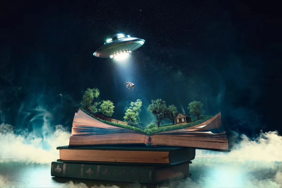 صورة خيالية لكتاب تخرج منه نباتات فضائية وتبدو من بعيد سفينة فضائية تنيره
