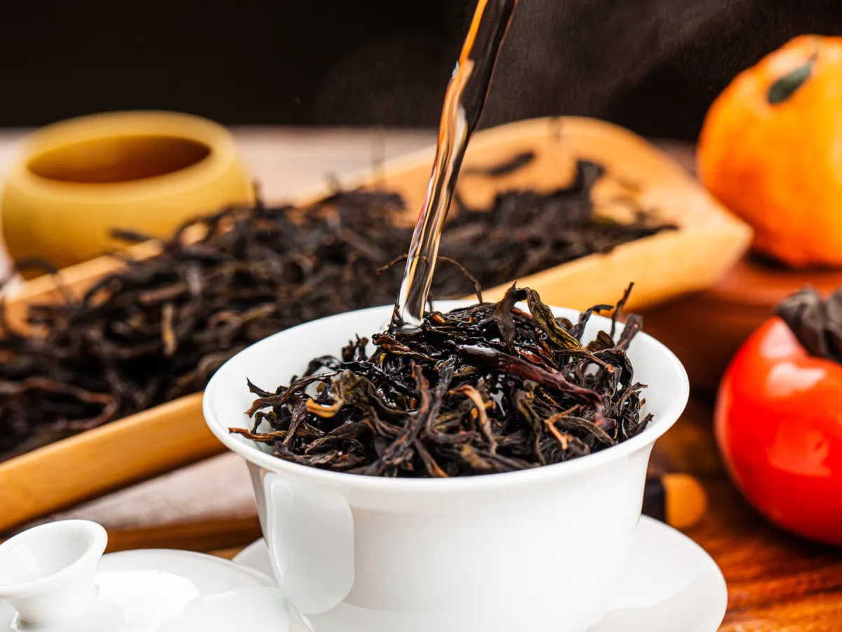 للشاي الأسود دور في تعزيز اليقظة والتركيز -Image by dashu83 on Freepik