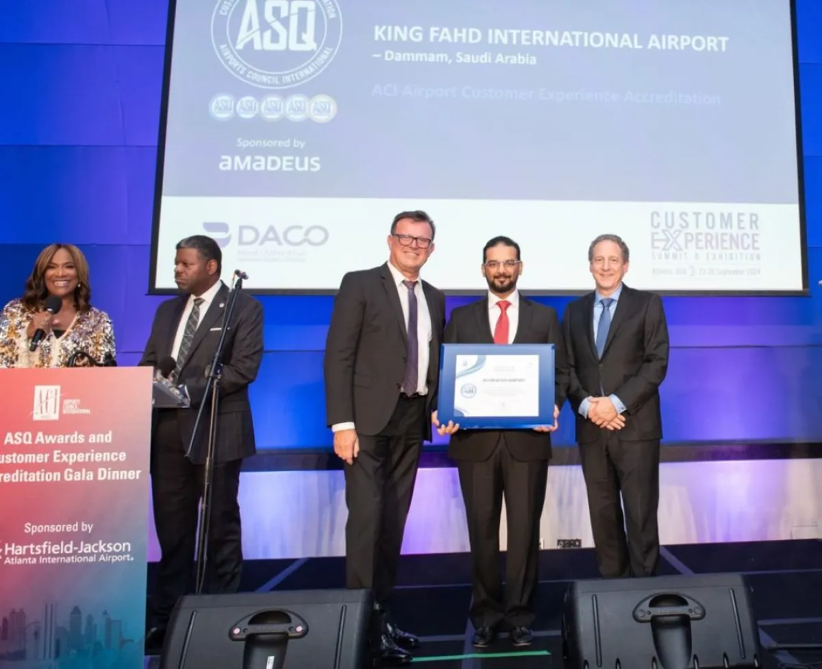 تسلم الجائزة 