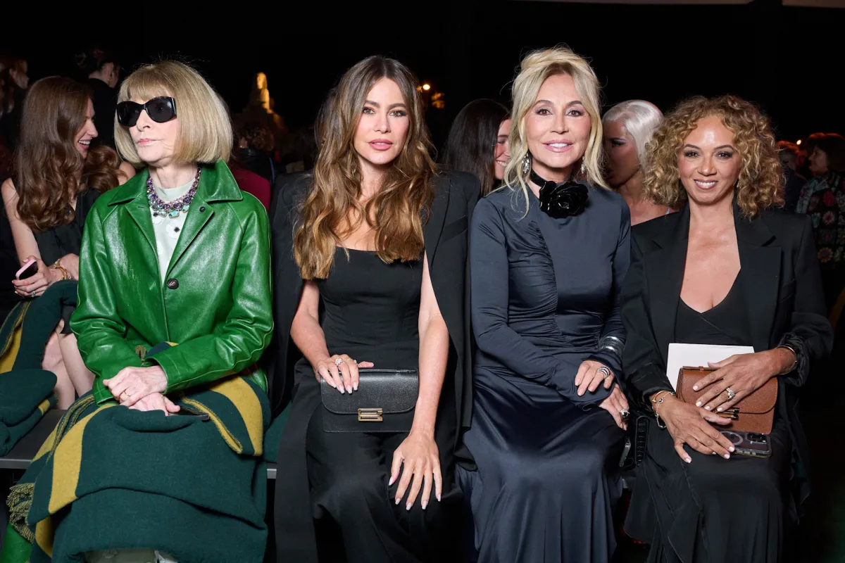 النجمة صوفيا فيرغارا في الصفوف الأولى من االعروض- الصورة من Launchmetrics/Spotlight ©