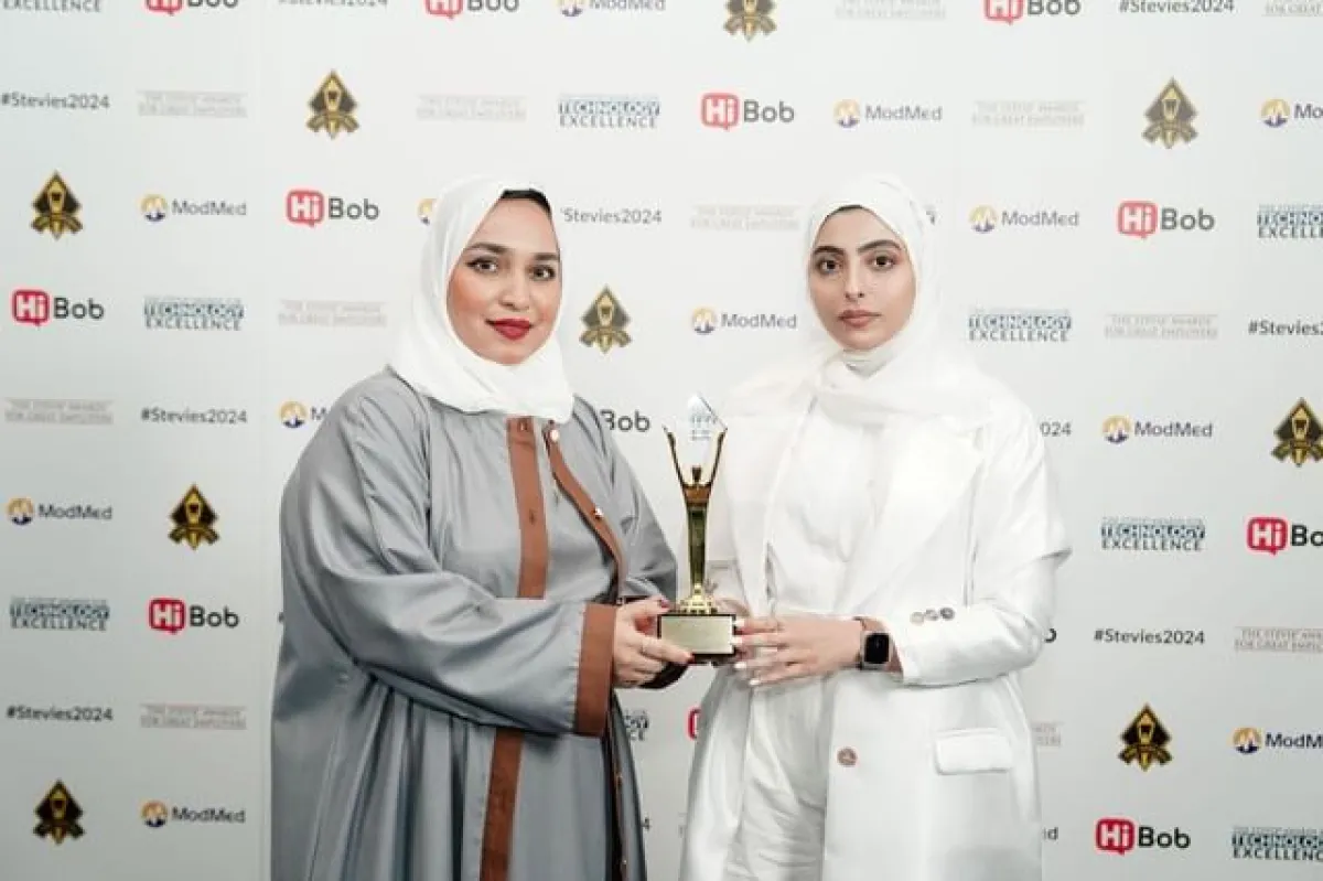  عائشة سعيد المزروعي ومريم محمد البدواوي. الصورة من wam