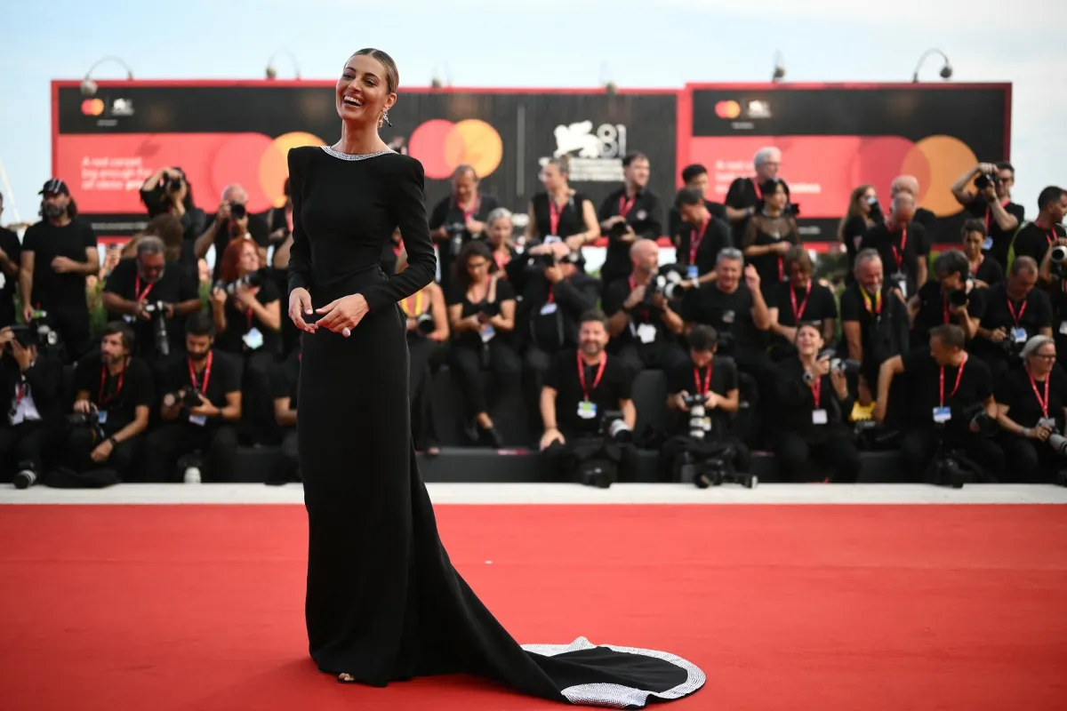 سفيفا ألفيتي Sveva Alviti في مهرجان فينيسيا السينمائي(مصدر الصورة: Marco BERTORELLO / AFP)