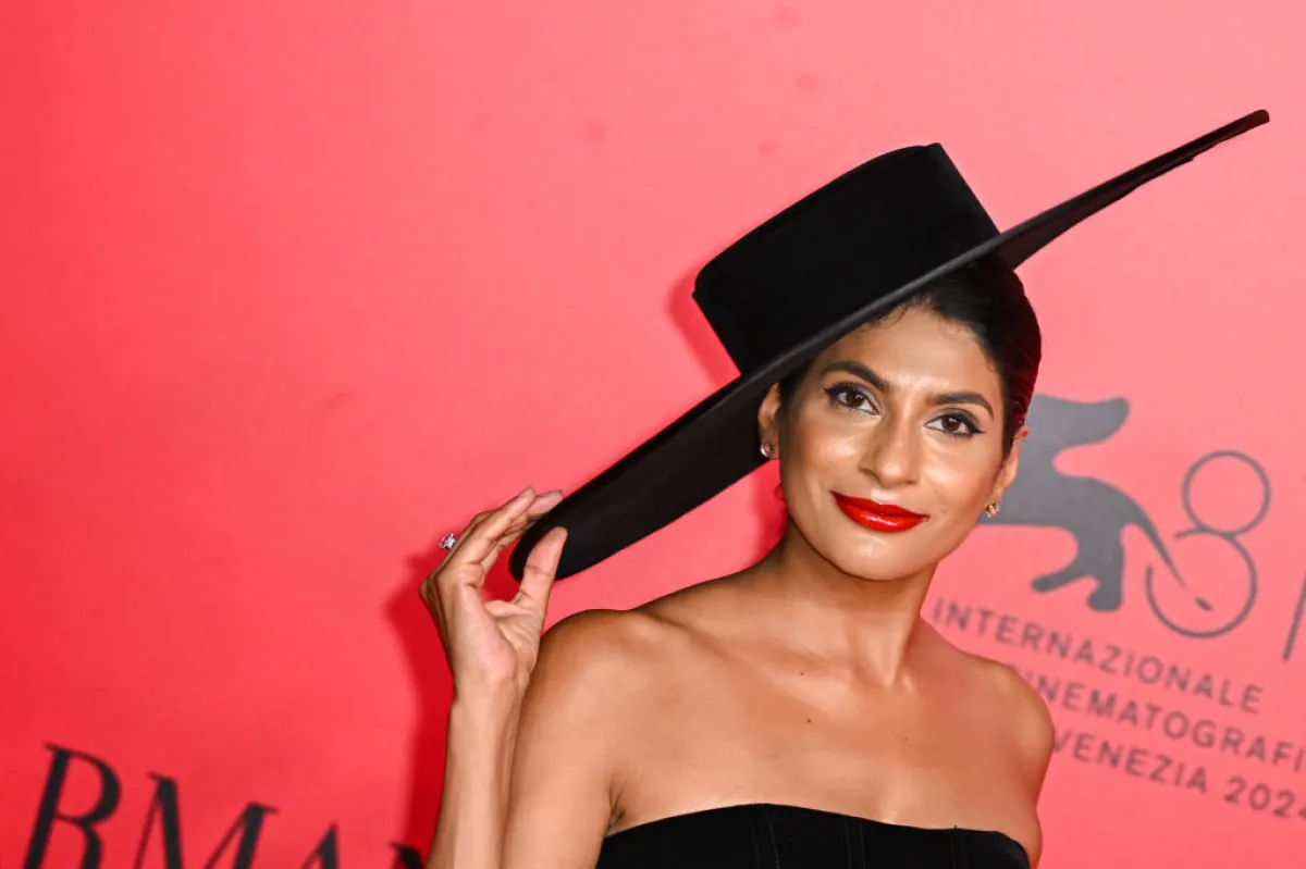 فرحانة بودي في مهرجان فينيسيا السينمائي 81 (مصدر الصورة Stephane Cardinale - Corbis/Corbis via Getty Images)