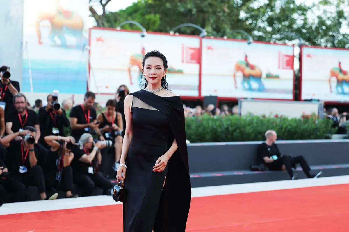  زانغ زيي Zhang Ziyi في ختام مهرجان فينيسيا السينمائي 2024 (مصدر الصورة:Ernesto Ruscio/Getty Images)