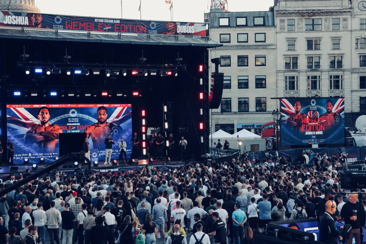 الاستعداد لنزال Riyadh Season Card Wembley Edition