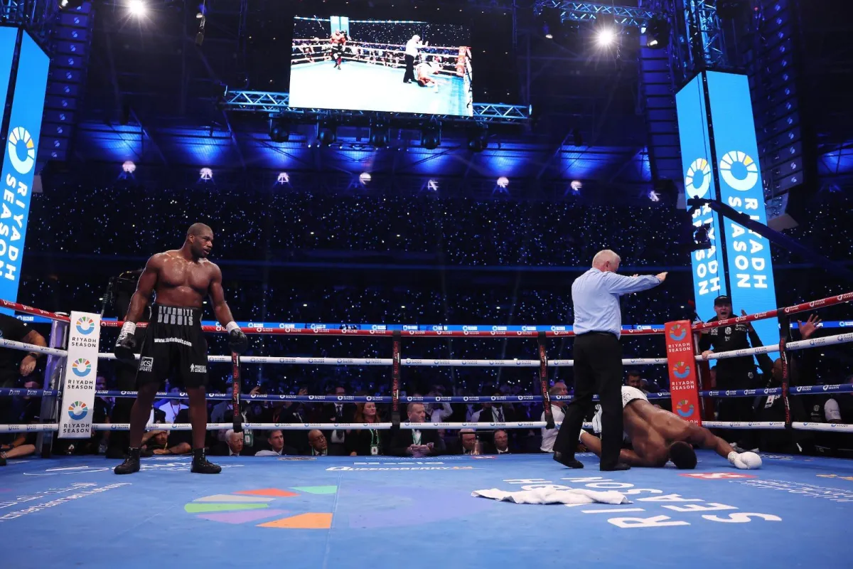 دوبوا يفوز على جوشوا بالضربة القاضية