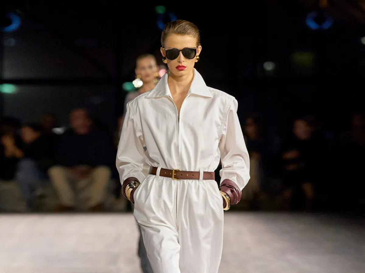 إطلالة من سان لوران Saint Laurent – الصورة من Launchmetrics /Spotlight ©