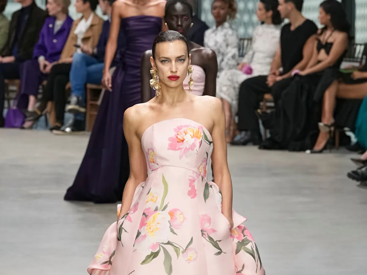فستان من كارولينا هيريرا Carolina Herrera - الصورة من Launchmetrics/Spotlight ©