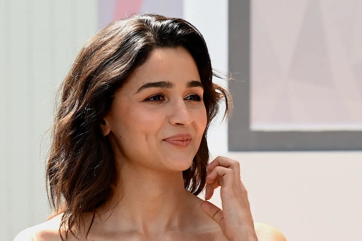 عليا بهات في مومباي (Alia Bhatt in Mumbai). مصدر الصورة: SUJIT JAISWAL / AFP