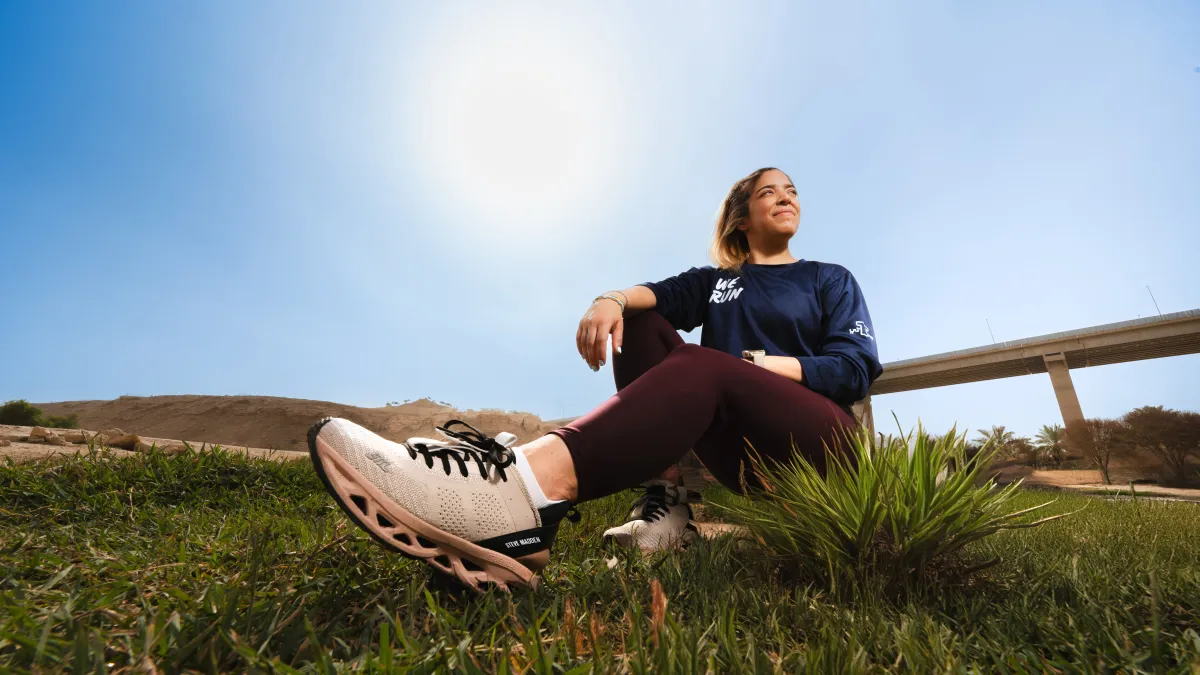 سارة فرهود.. امرأة عصامية جمعت 3 تخصصات وما زالت تجري وراء أحلامها