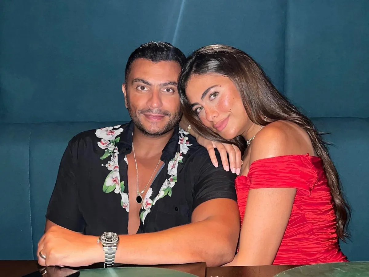 الفنانة هاجر أحمد وزوجها