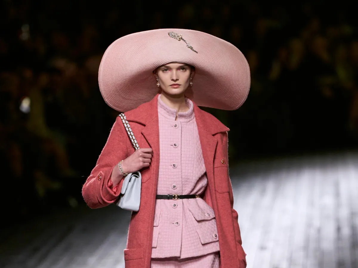 إطلالة من شانيل Chanel - الصورة من Launchmetrics/Spotlight ©