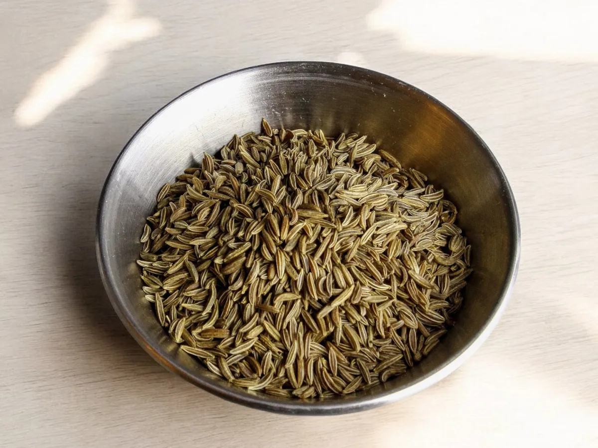 الكراوية صديقة للمعدة فهي من النباتات الغنية بالألياف الغذائية