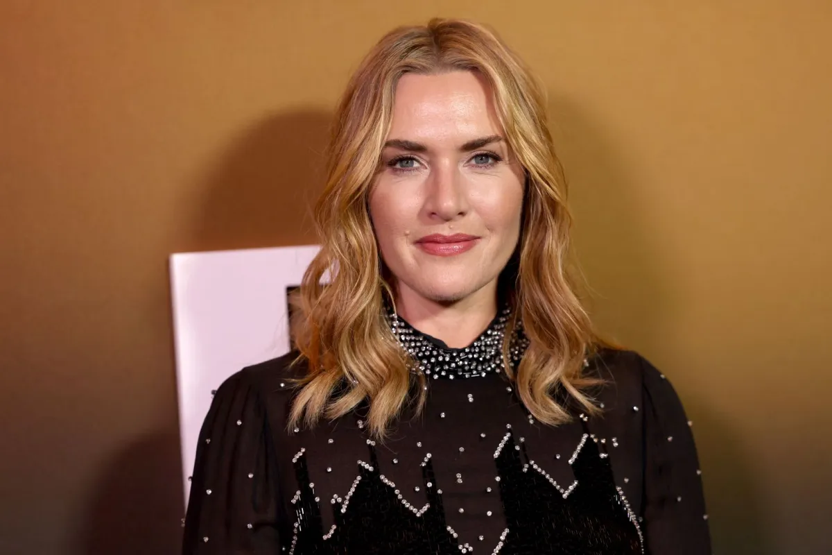 كيت وينسليت في متحف الفن الحديث في مدينة نيويورك (Kate Winslet at Museum of Modern Art in New York City). مصدر الصورة: Michael Loccisano/Getty Images/AFP