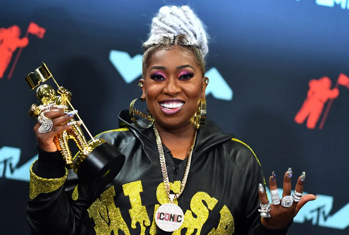 مسي إليوت في مركز برودنشيال في نيوارك بولاية نيوجيرسي (Missy Elliott at the Prudential Center in Newark, New Jersey). مصدر الصورة: AFP / Johannes EISELE