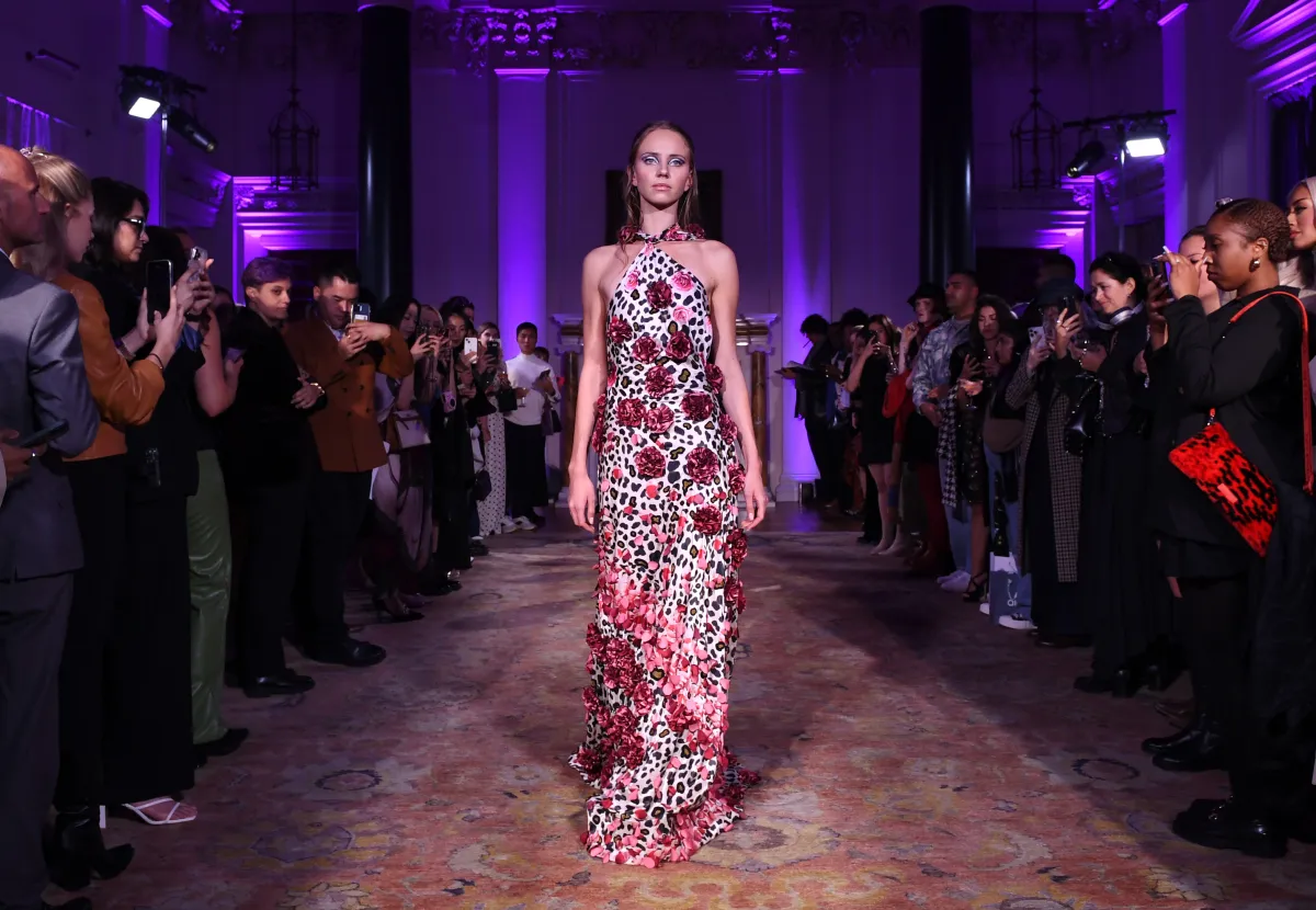 من تصاميم Otkutyr - الصورة من مكتب العلاقات العامة للعلامة 