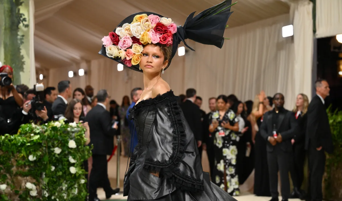Zendaya زيندايا تصل لحضور حفل Met Gala لعام 2024 في متحف متروبوليتان للفنون في 6 مايو 2024 في نيويورك. (Photo by Angela WEISS / AFP)