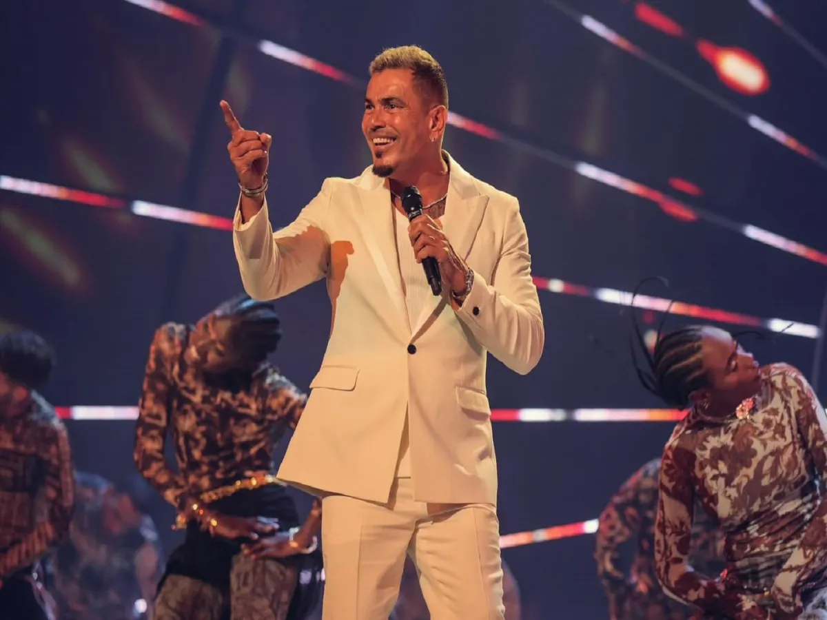 الصورة من المكتب الإعلامي لعمرو دياب