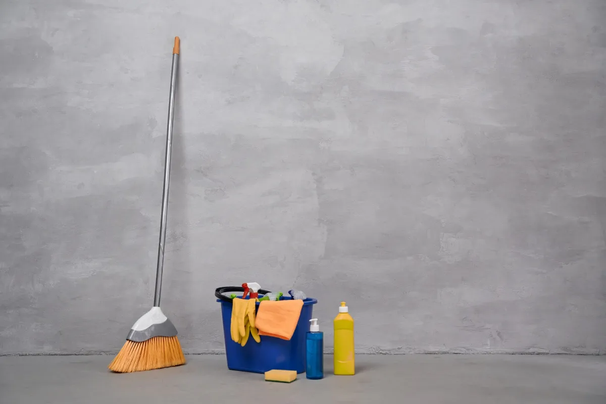 تنظيف المنزل وجدرانه