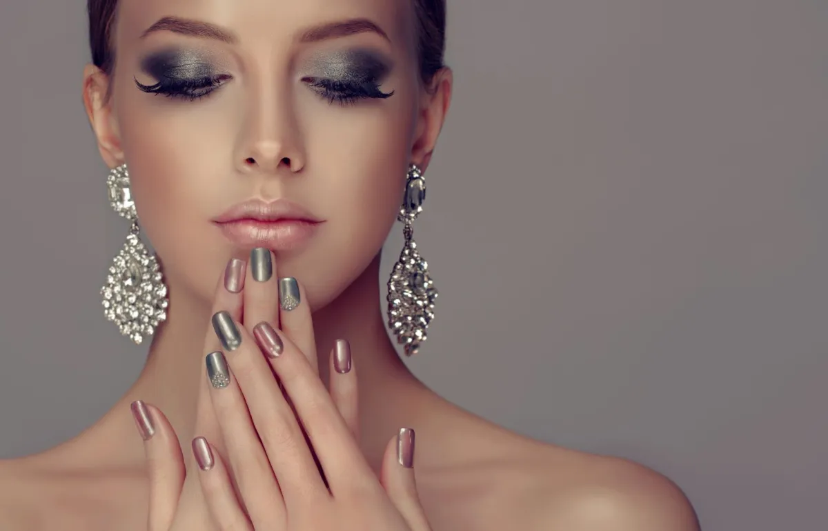 ألوان مناكير لشهر اكتوبر الوردي