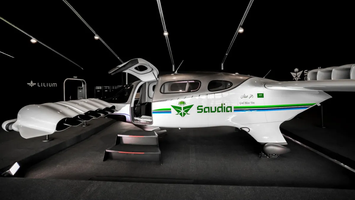الظهور الأول للطائرة السعودية الكهربائية في الرياض 