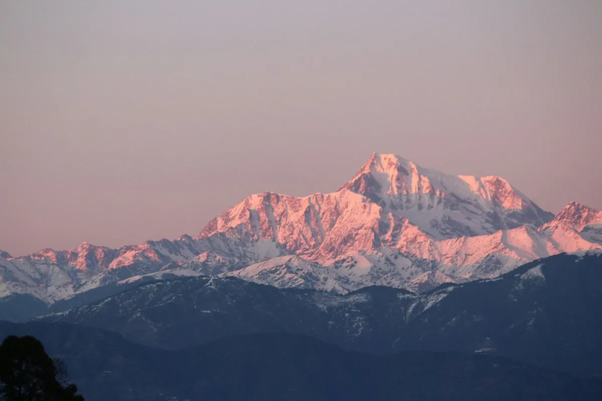 بقايا قدم داخل حذاء على جبل إيفرست تحل لغزاً عمره 100 عام