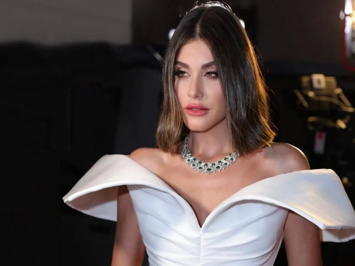 تسريحات شعر كاجوال مناسبة لفعاليات موسم الرياض 2024 بأسلوب مدونات الموضة