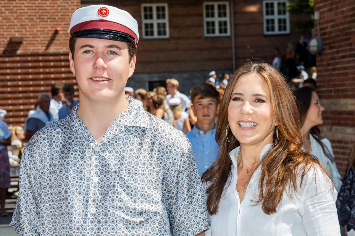 ولي العهد كريستيان والملكة ماري في صالة أوردروب للألعاب الرياضية في الدنمارك (Crown Prince Christian and Queen Mary at Ordrup Gymnasium in Ordrup, Denmark). مصدر الصورة: Martin Sylvest Andersen/Getty Images