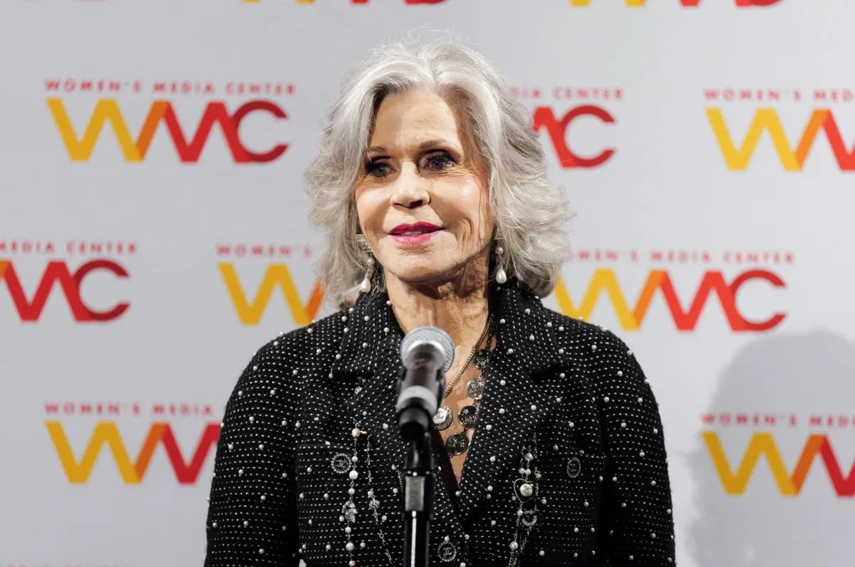 جين فوندا في مدينة نيويورك (Jane Fonda in New York City). مصدر الصورة: Craig Barritt/Getty Images for The Women's Media Center/AFP