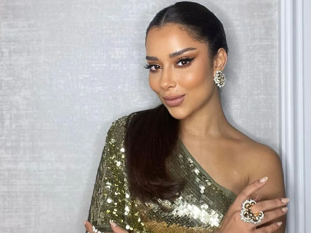 بلقيس فتحي في ذكرى ميلادها....نجمة الصيحات الجمالية المتطورة