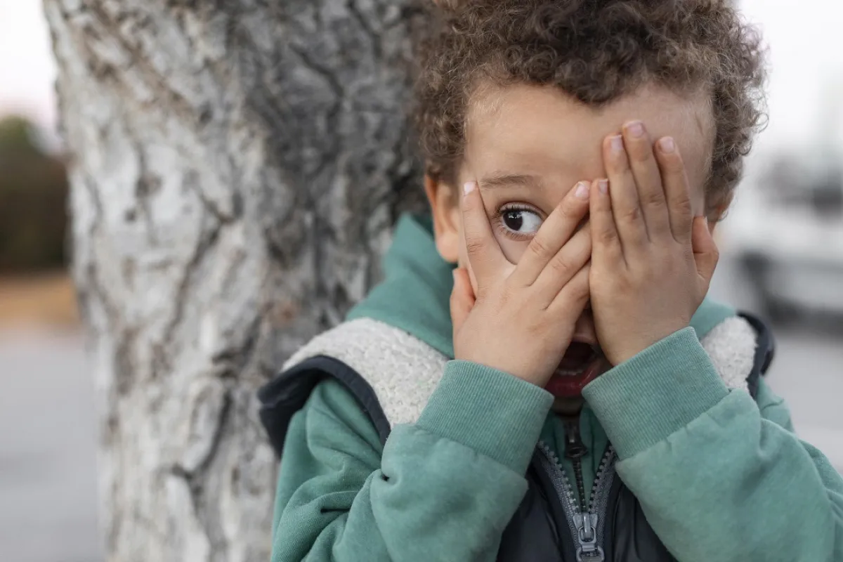 صورة لطفل مدلل لا أصدقاء له