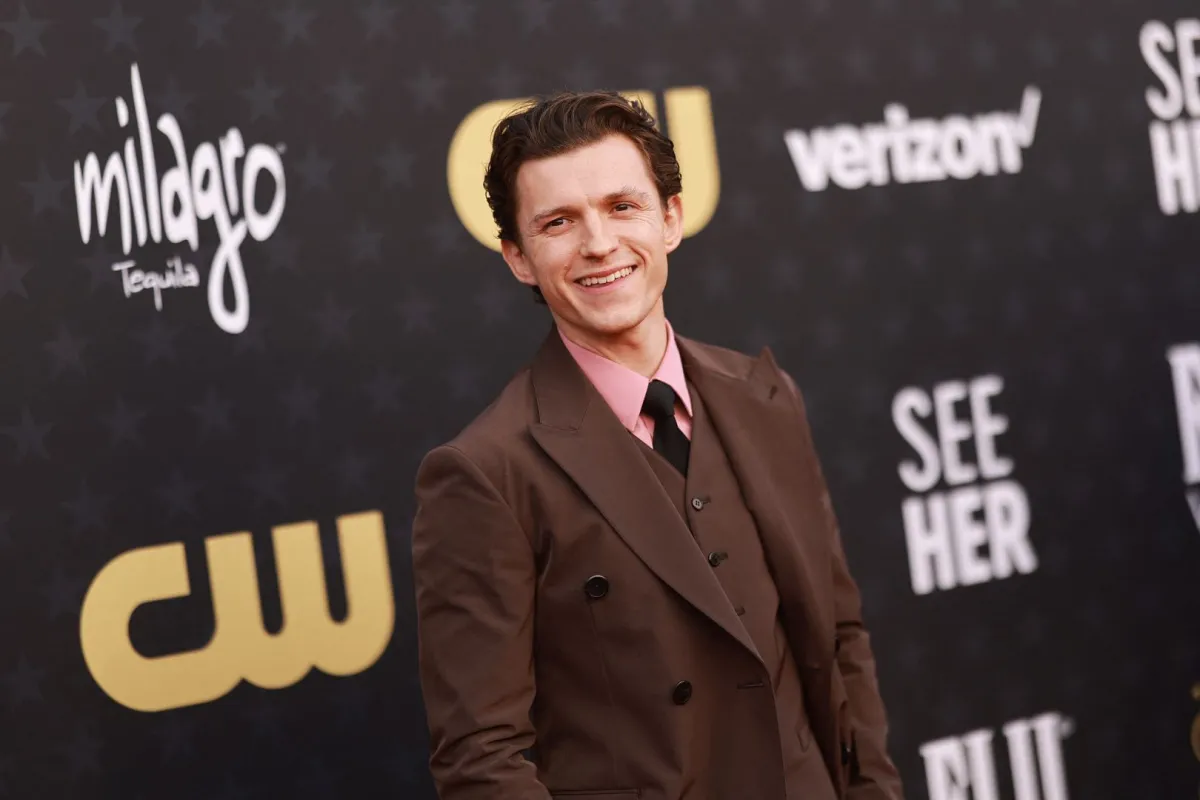 توم هولاند سانتا مونيكا كاليفورنيا Tom Holland Santa Monica, California- مصدر الصورة: Matt Winkelmeyer / GETTY IMAGES NORTH AMERICA / Getty Images via AFP