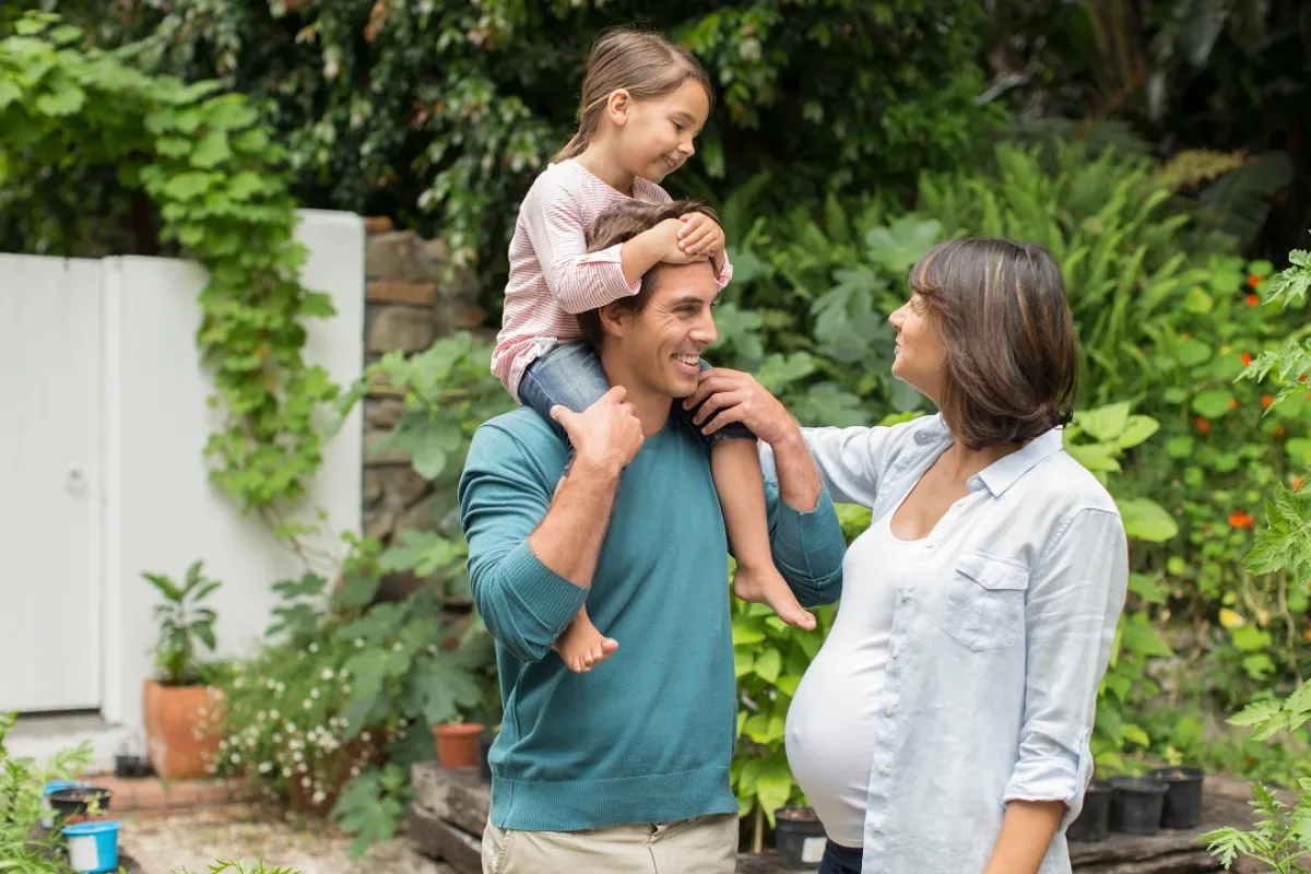 صورة لأسرة في نزهة 