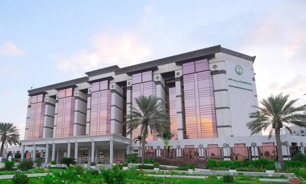 مستشفى الملك فيصل التخصص ينجح في إجراء أول عملية زراعة كبد روبوتية بالكامل من متبرع حي باستخدام الفص الأيسر - الصورة من واس