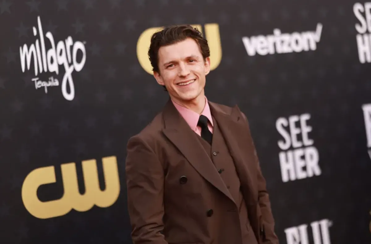 توم هولاند سانتا مونيكا كاليفورنيا Tom Holland Santa Monica, California- مصدر الصورة: Matt Winkelmeyer / GETTY IMAGES NORTH AMERICA / Getty Images via AFP