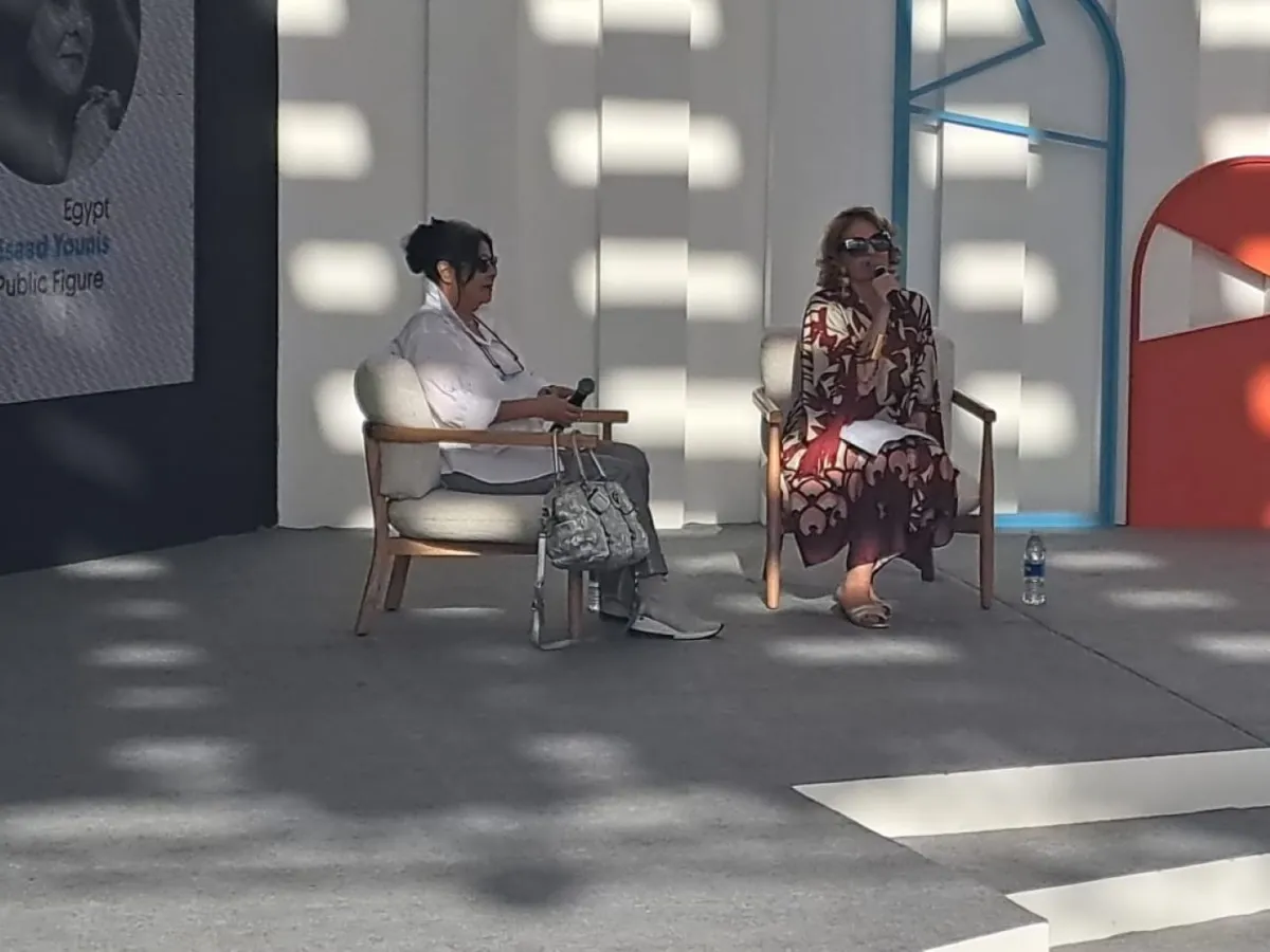 إسعاد يونس ويسرا في الجلسة الحوارية من مهرجان الجونة- الصورة خاصة بسيدتي من تصوير سيد أحمد