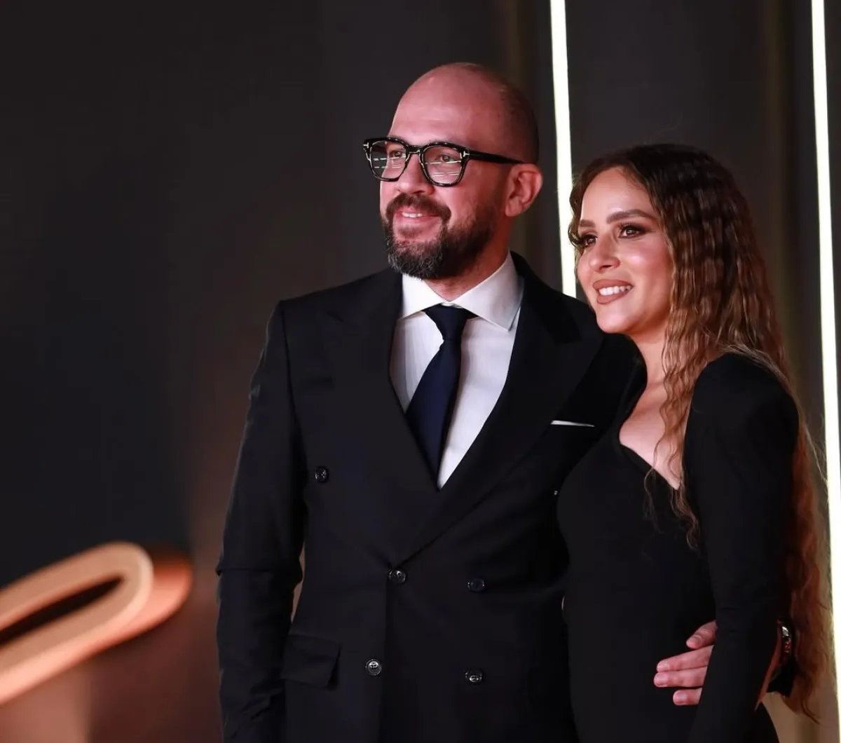 جميلة عوض وزوجها على ريد كاربت حفل هشام نزيه - الصورة من المركز الصحفي لمهرجان الجونة