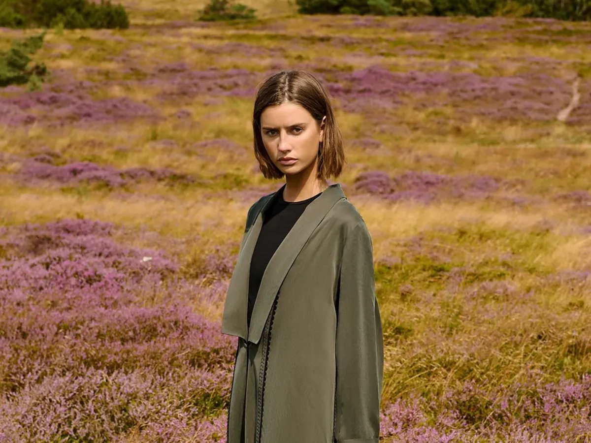 عباية كاكي من موزان Mauzan - الصورة من حساب الماركة على إنستغرام