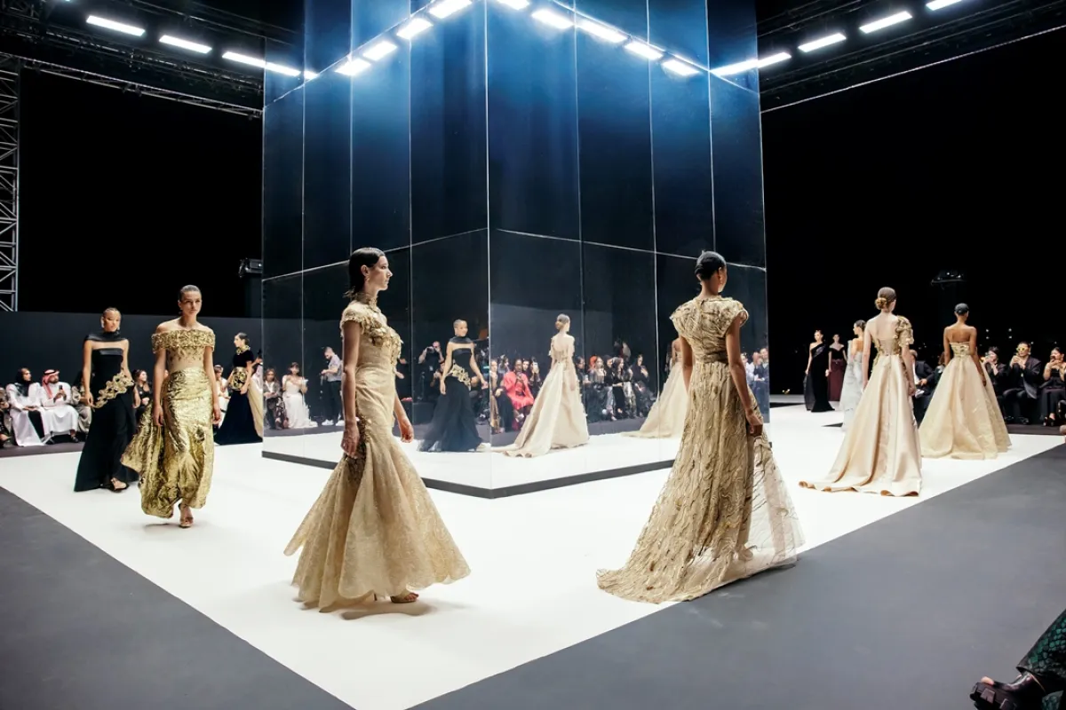 من عرض المصمم عدنان أكبر