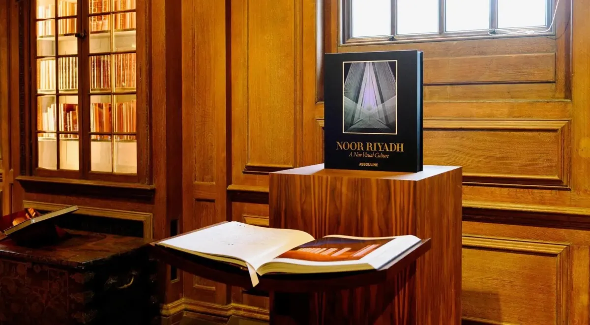 "الرياض آرت" يصدر كتاب احتفال "نور الرياض.. ثقافة بصرية جديدة" - الصورة من واس