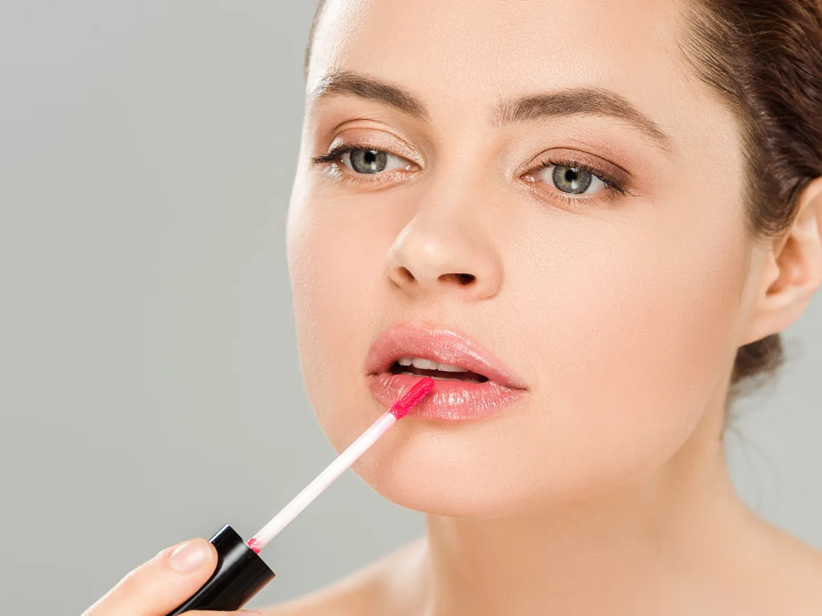 أفضل ملمعات وزيوت شفاه وردية