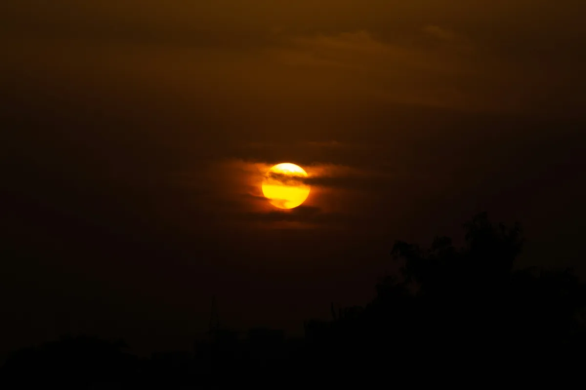 عاصفة شمسية تعطل خدمات الإنترنت لعدة أسابيع - الصورة من unsplash by vivek doshi