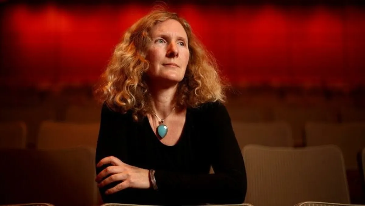 البريطانية سامانثا هارفي  (Samantha Harvey). الصورة من وكالة الأنباء الفرنسية أ.ف.ب